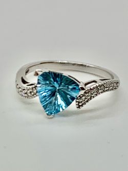 💎 Stunning 10K White Gold Blue Topaz & Genuine Diamond Ring – Size 7 💎