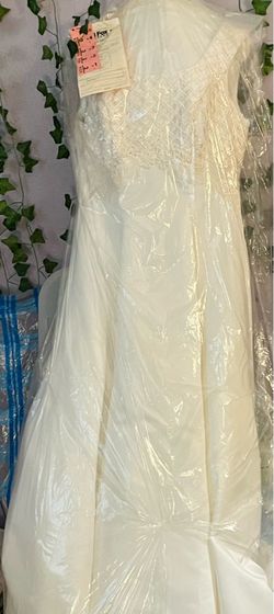 Wedding dress (size 10)