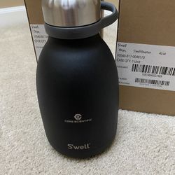 Brand New Swell 40oz stainless steel Roamer water bottle