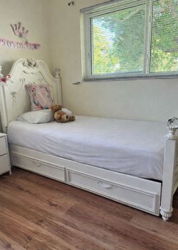 Original Disney Princess Collection Twin Beds – 2 Available
