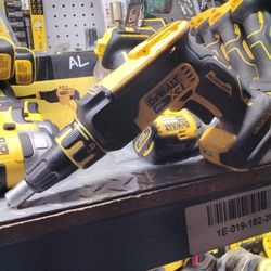 DEWALT 20V CORDLESS BRUSHLESS SCREW DRIWALL GUN USED