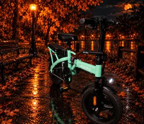 Electric Folding ebike E-bike i paid $950! Each back 2026 Feb. Aaking for $600! Each with helmet. Keys. Charger. Battery. Trade are welcome