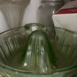 Vintage Pyrex Citrus Squeezer Juicer 