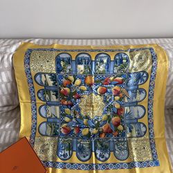 HERMÈS Women's Cashmere Silk Losange Scarf