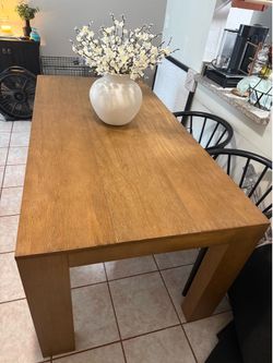 Solid wood dinning table