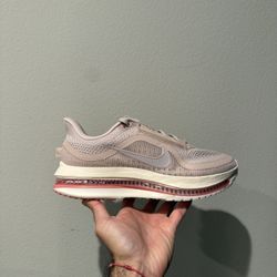 Nike Pegasus Premium W 11.5 / Men’s 10 - NEW