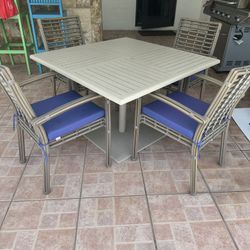 Outdoors Metal Table With Chairs 