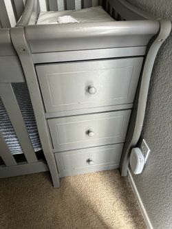Crib with changing station