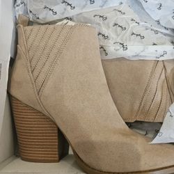 Womans Boots Size 10