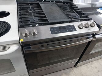 GE stainless steel 5-burner slide-in gas range - Free delivery