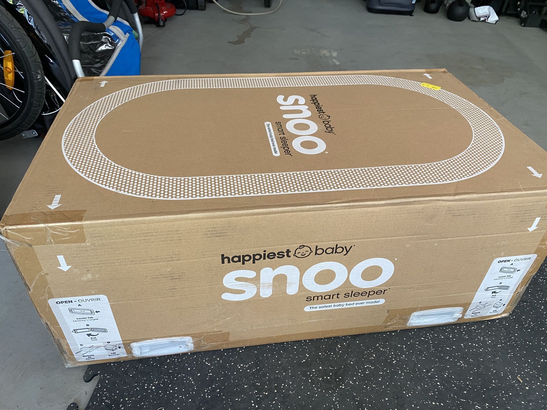 Brand New snoo In Box. Never Used! We Got Gifted Two