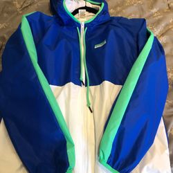 Pink vs windbreaker like new really cute ! Firm on price 30