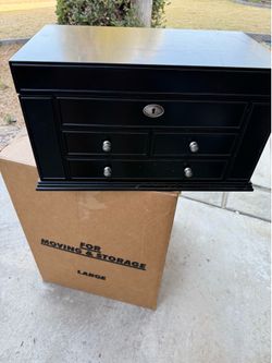 Jewelry chest