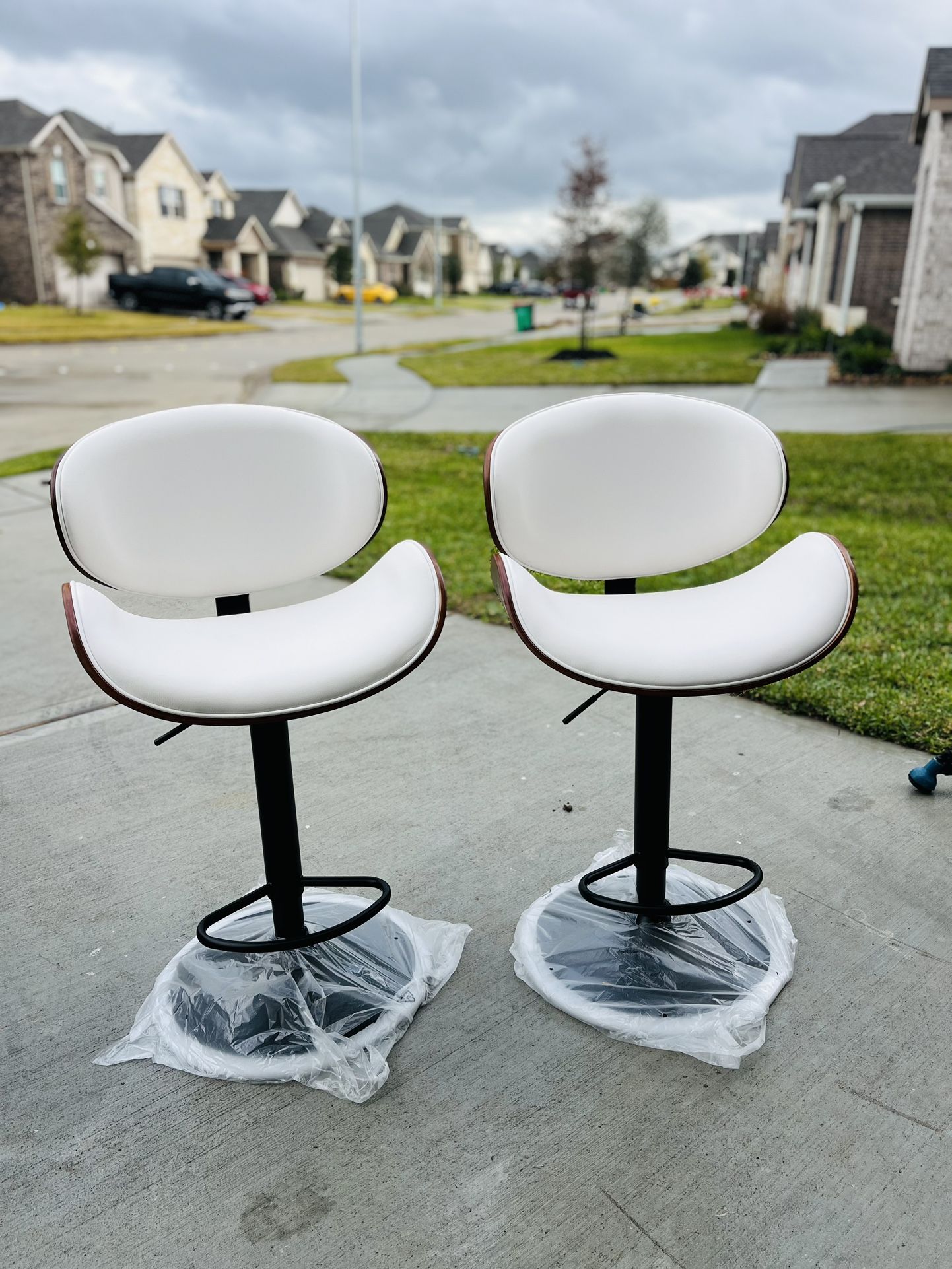 Set Of 2 New Wide Seat Comfort Barstools , New Leather Bar stools