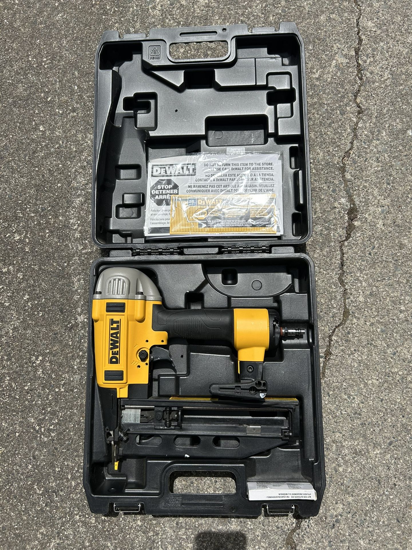 Dwalt 16 Gauge Finish Nailer