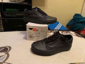 Vans Off The Wall all black low tops