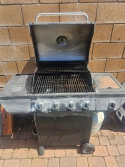 Gas BBQ,  4 Burner  & Side Burner.