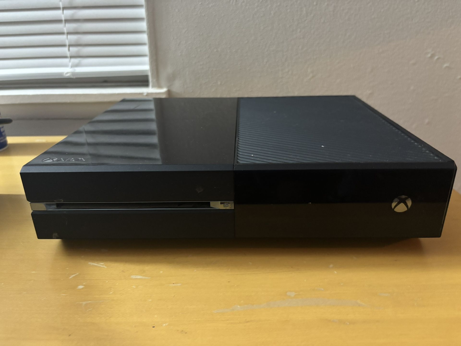 Xbox One W/ Power A Fusion Pro Wired Xbox Controller