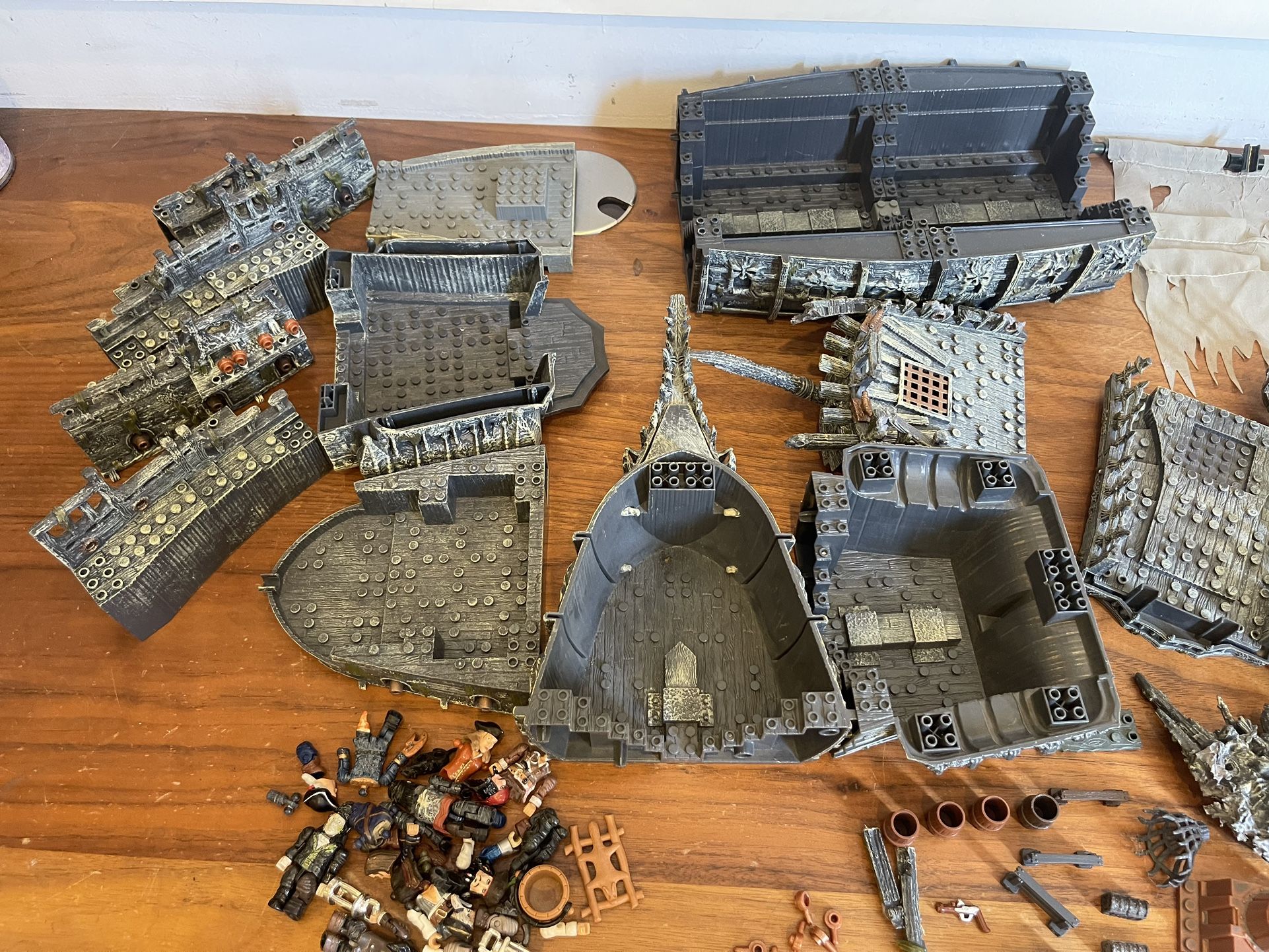 Pirates Of The Caribbean Flying Duchman Mega Blocks + Other Sets
