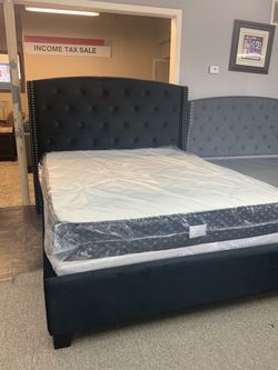 Queen Size bed with Mattresses