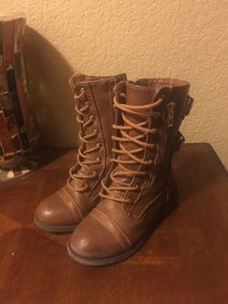 Girls boots size 10c