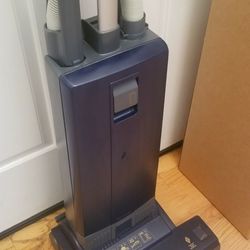 NEW cond  COMMERCIAL KENMORE VACUUM With ATTACHMENTS  , AMAZING SUCTION  , WORKS EXCELLENT  ,  IN THE BOX 