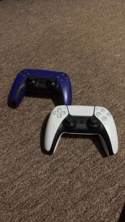 2 PS5 CONTROLLERS