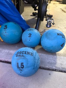 Set of 4 Rubber Medicine Balls 1.5–4 kg