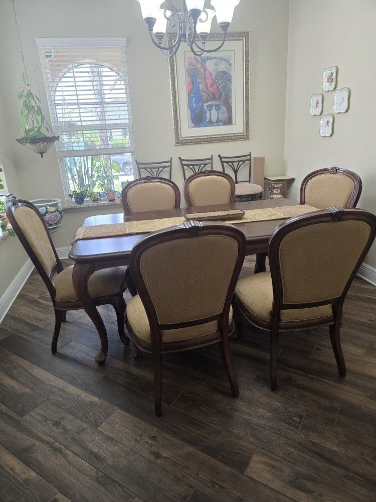 Dining Table and 6 Chairs