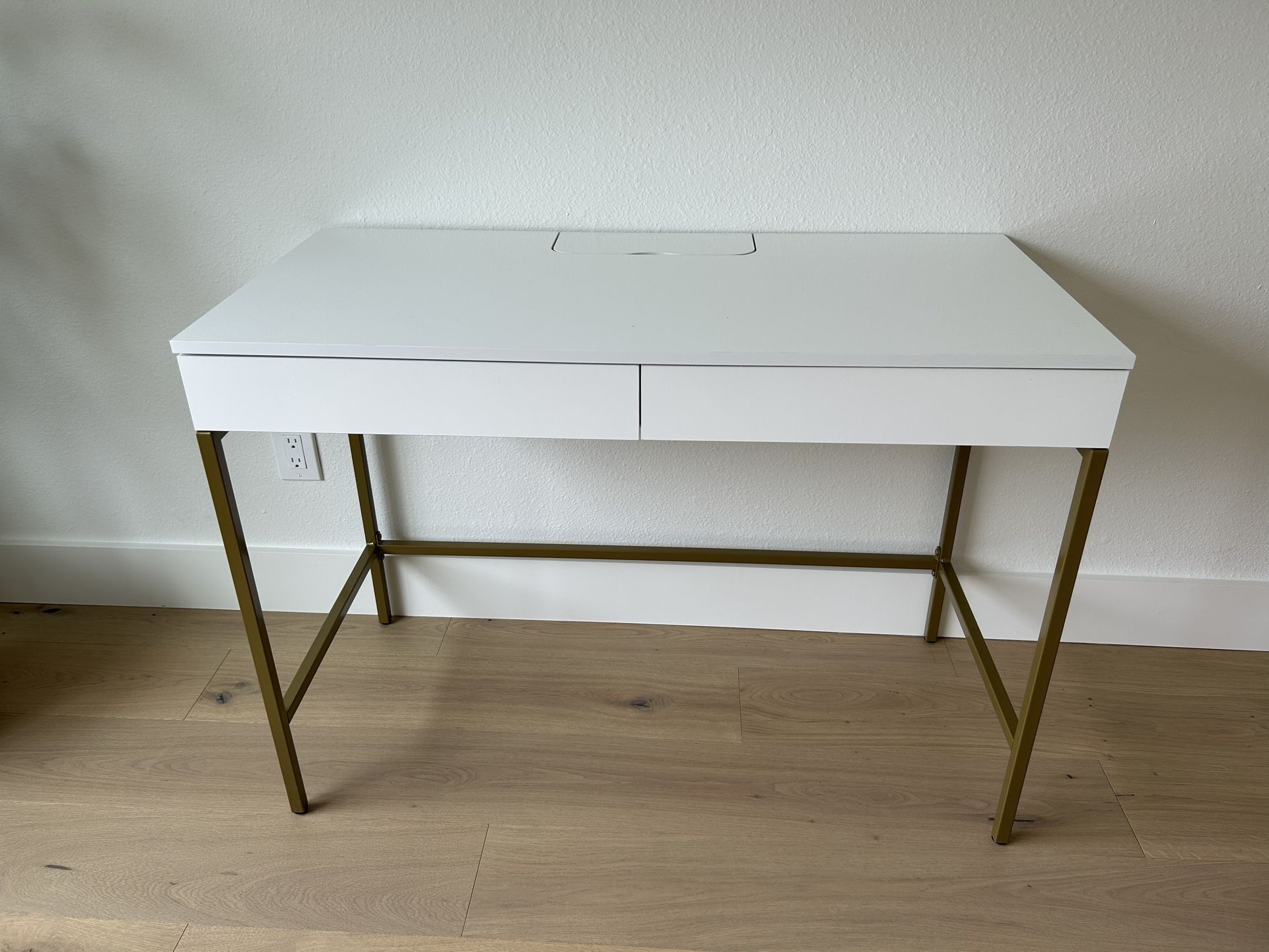 Desk Gold And White