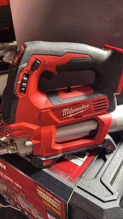 MILWUAKEE M18 CORDLES GRASSE GUN TOOL ONLY