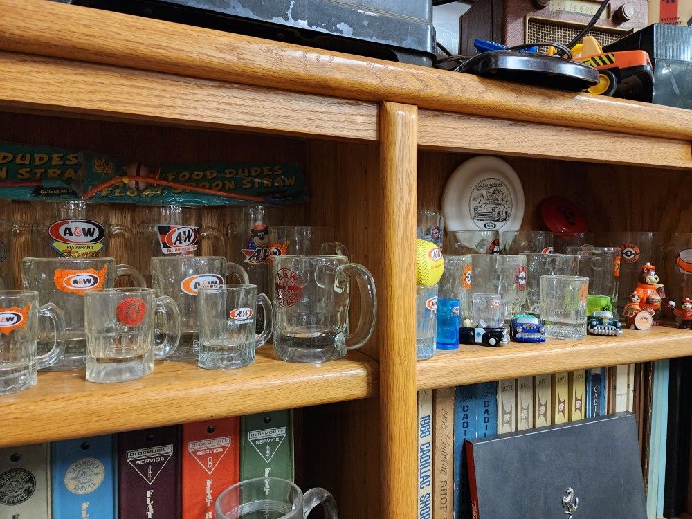 Collection of 30+ A&W Restaurant Rootbeer Mugs Rooty Bear