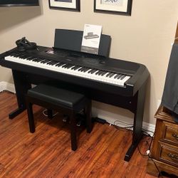 Yamaha Portable Grand DGX-670 piano