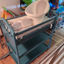 Baby Bundle: Changing Table, Co-sleeper, Baby bath, Baby Camera