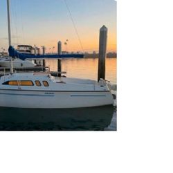 1995 Hunter 23.5 foot Sailboat with Trailer