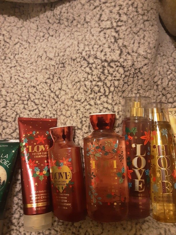 Brand New BATH And Body Body 4 PC Set  Cotton Candy  Champagne 