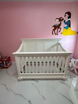 Rooms to go crib