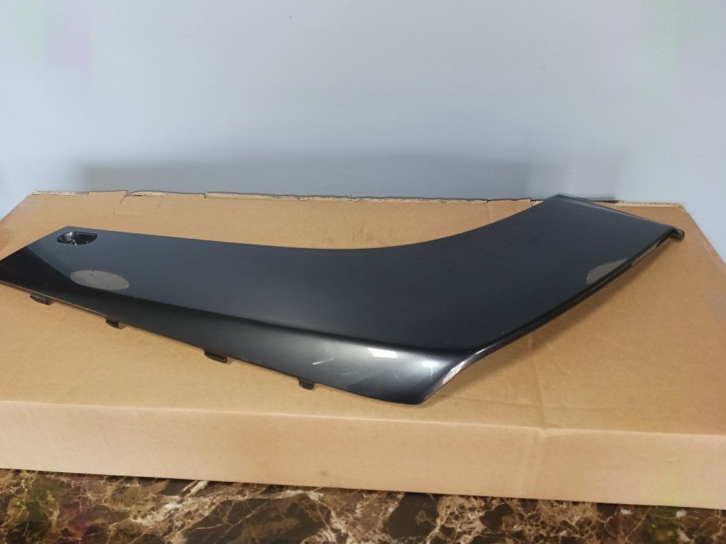 2023 Range Rover Rear Bumper Cover Right Side Trim OEM LR151070 USED