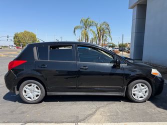 2011 Nissan versa s model