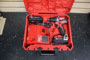 Milwaukee 2801-22CT M18 Brushless Drill/Driver Kit w/ 2 Batteries