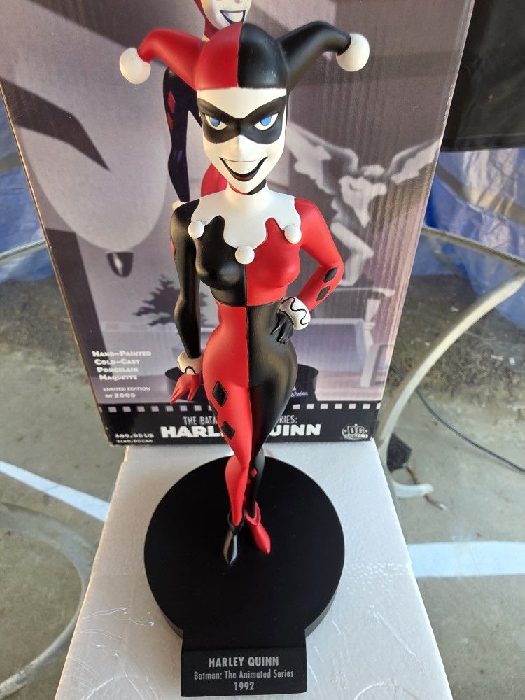 DC Comics Classic Animation Maquette Series Harley Quinn statue