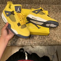 Jordan 4s Lighting yellow 