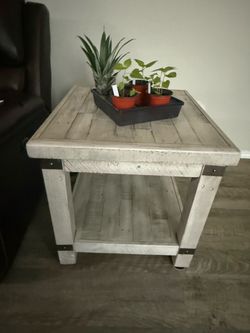 Coffee table with 2 end tables
