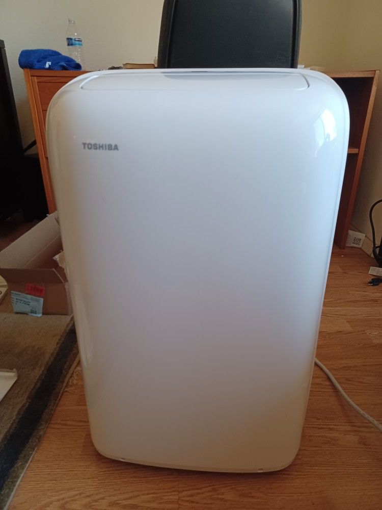 Toshiba 12,000 BTU, WIFI Portable Air Conditioner W/Dehumidifier For 350 Sqft.