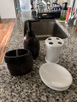 2 Sets Of Bathroom Decor