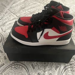 Jordan 1 Mids