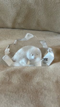 Mats Jonasson glass baby seal pup