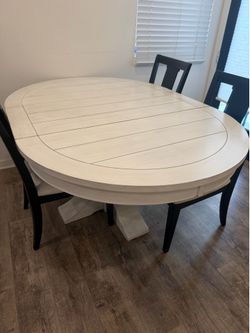Dinning Table oval 4 chairs