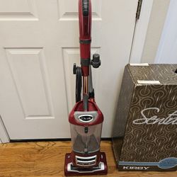 New Cond SHARK VACUUM , AMAZING POWER SUCES  , WORKS EXCELLENT  , IN THE BOX 
