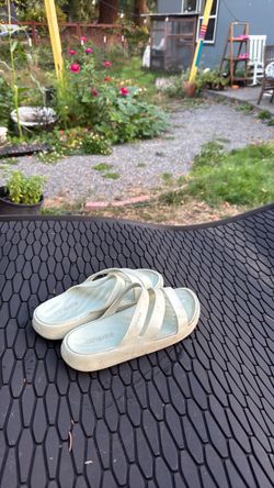 Size 8 women’s crocs